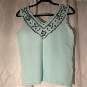 Sleeveless shirt